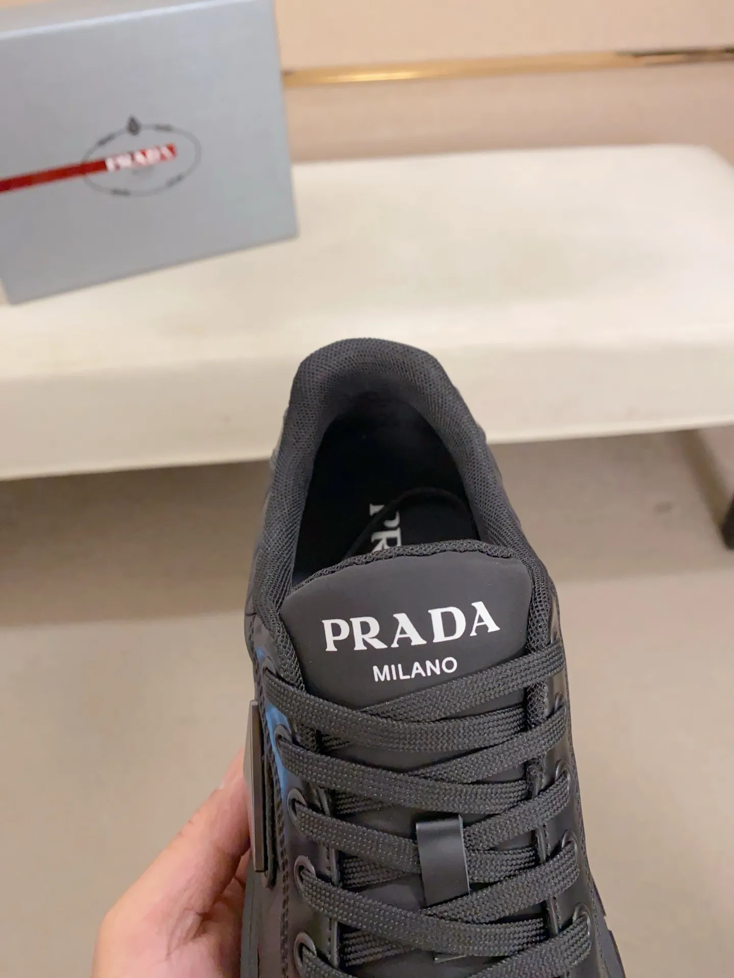 Men's shoes 💰 580💰 ✔️✔️✔️Higher version High-quality new PRADA (Prada) counters are launched simultaneously. The new men's shoes and 😘 fabrics are made of high-tech glue-spraying technology. Lining: Full cowhide lining. 👍🏿 High-end ☄️ Air-cushion molded anti-slip foam outsole, exquisite lines, simple and elegant, comfortable and high-end for leisure travel. Code number: 38 to 44 (45 can be customized and cannot be returned or exchanged)